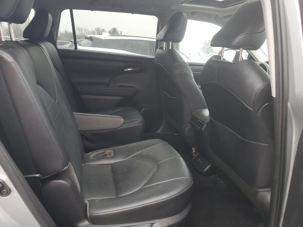 2021 Toyota Highlander - Image 11