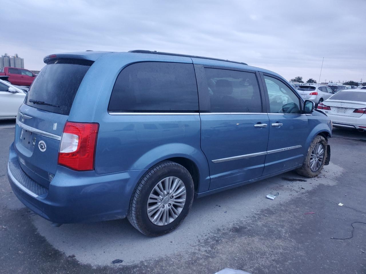 2012 Chrysler Town & Country - Image 3
