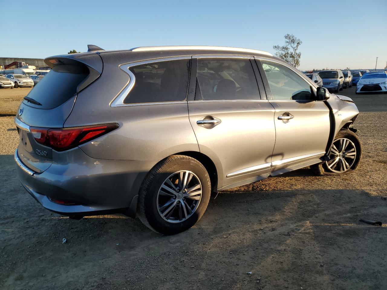 2017 Infiniti QX60 - Image 3