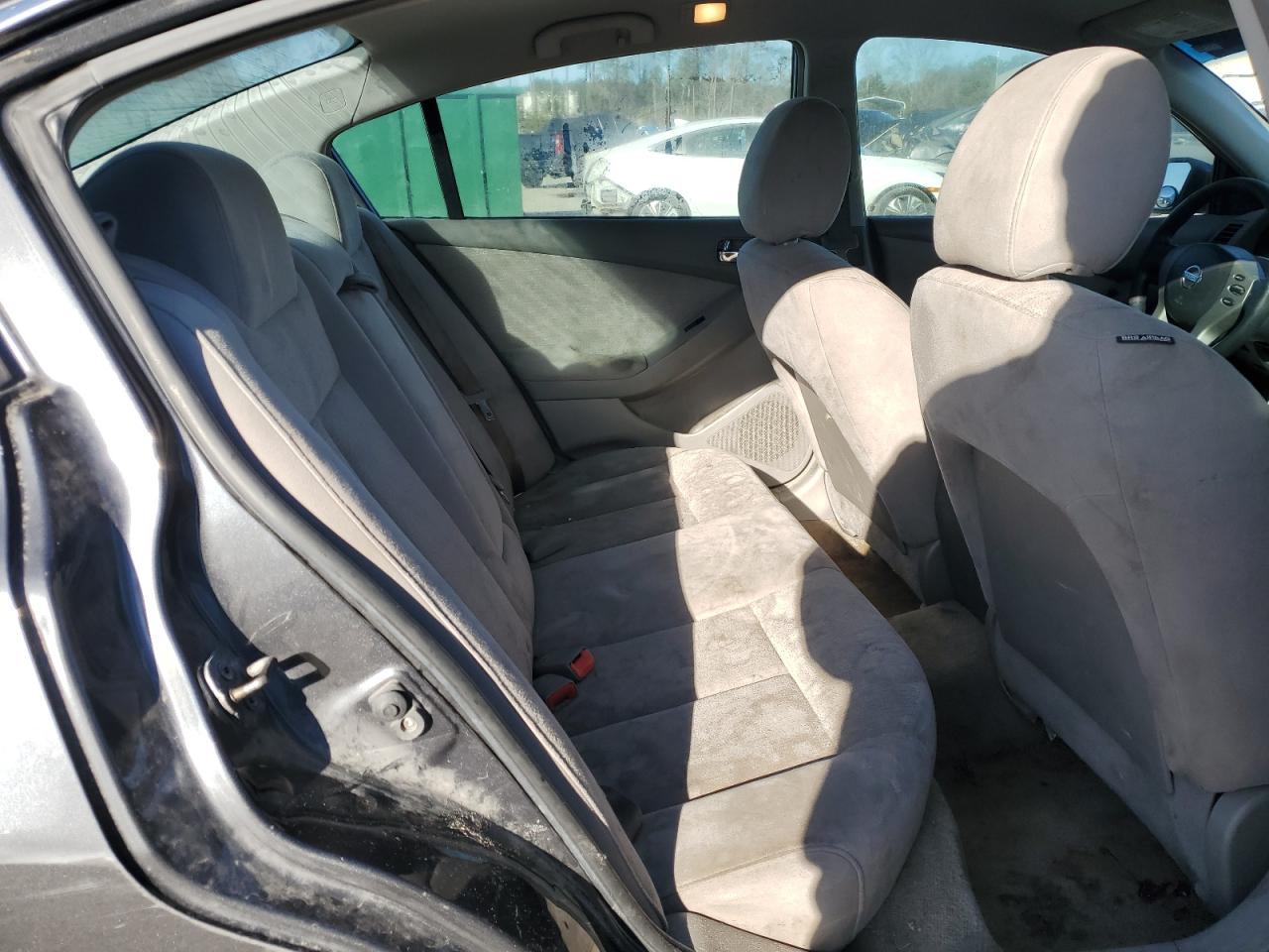 2010 Nissan Altima - Image 10