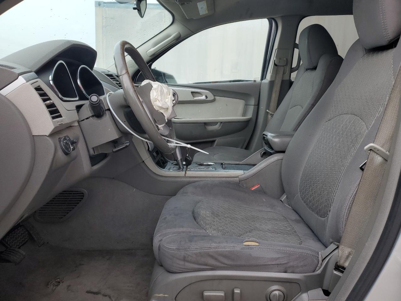 2010 Chevrolet Traverse - Image 7