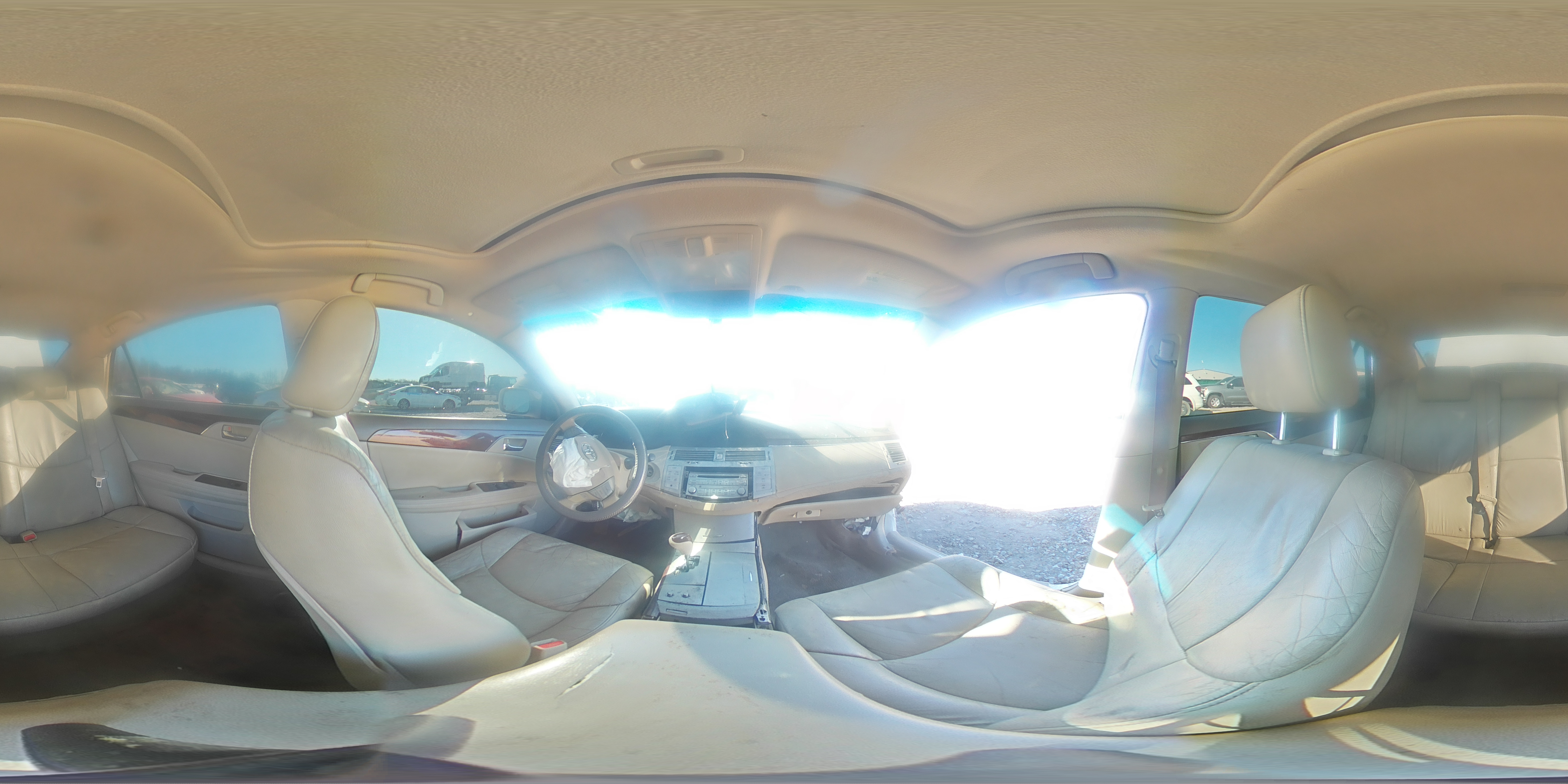 2010 Toyota Avalon - Image 13