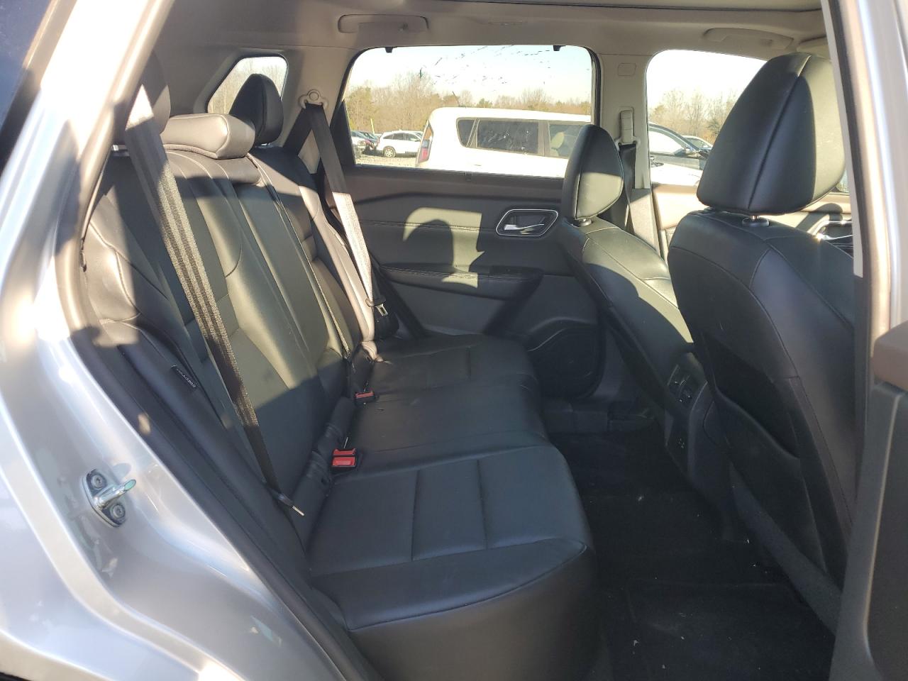 2021 Nissan Rogue - Image 11