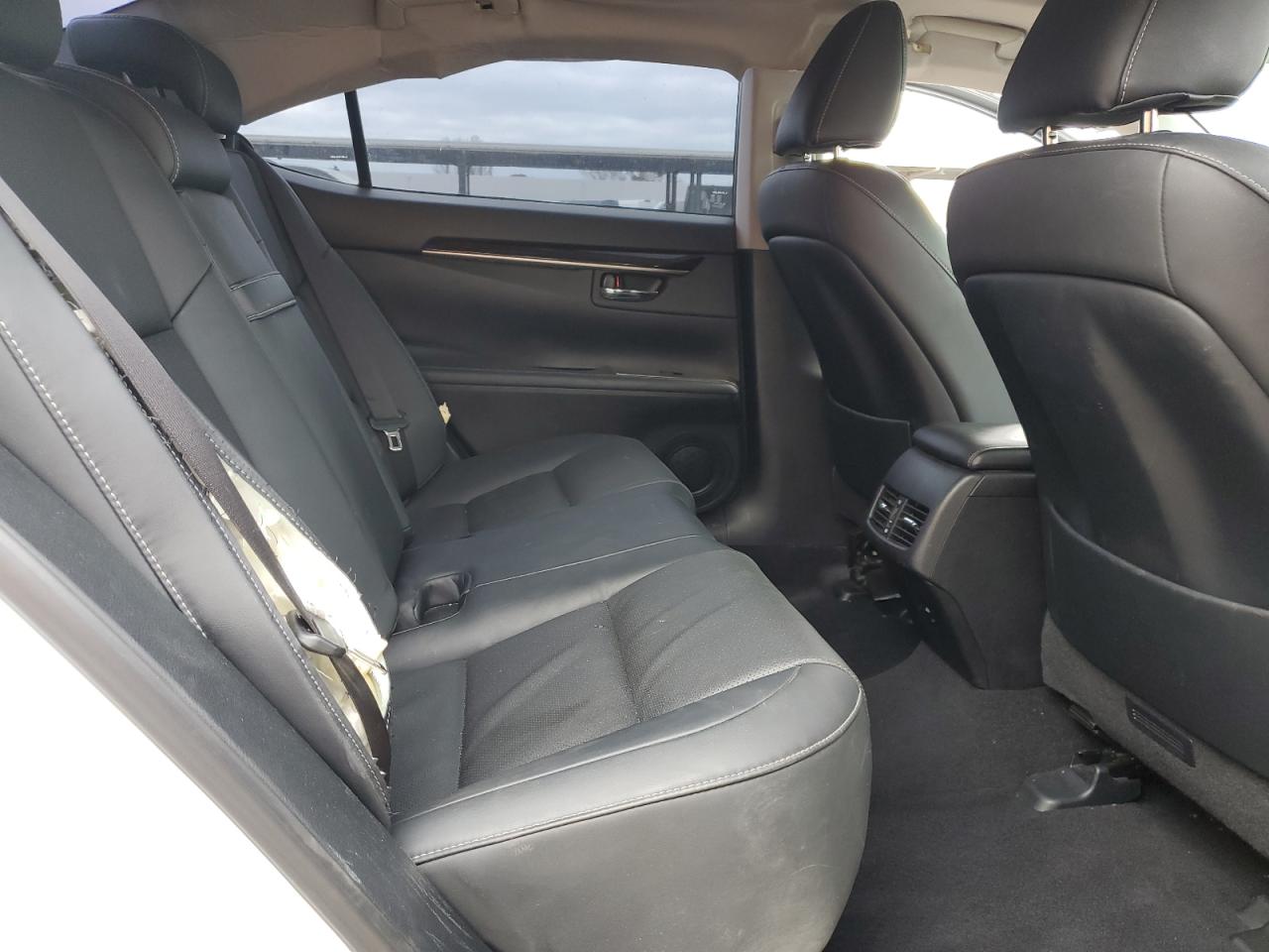 2016 Lexus ES - Image 10