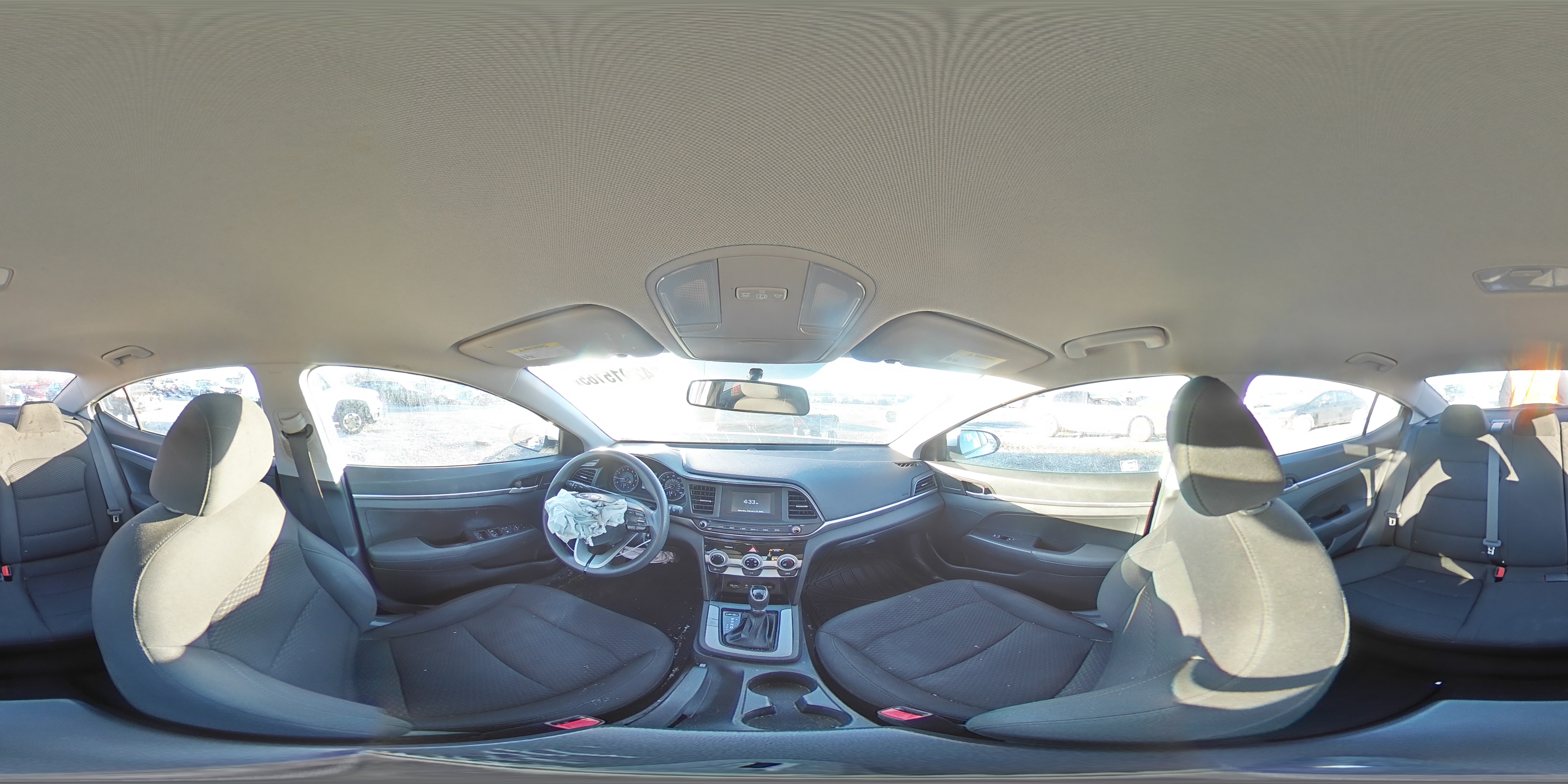 2019 Hyundai Elantra - Image 13