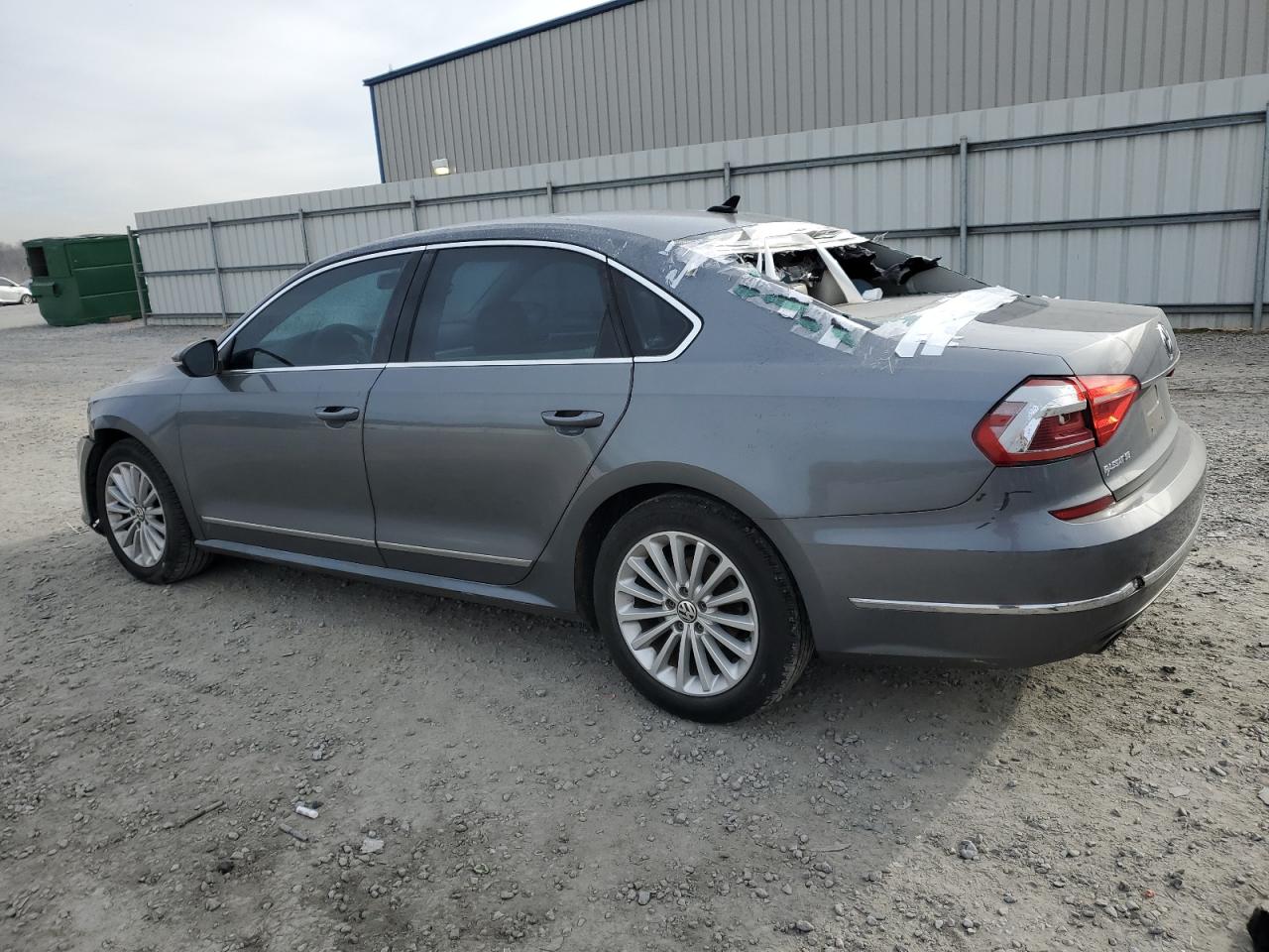 2016 Volkswagen Passat - Image 2