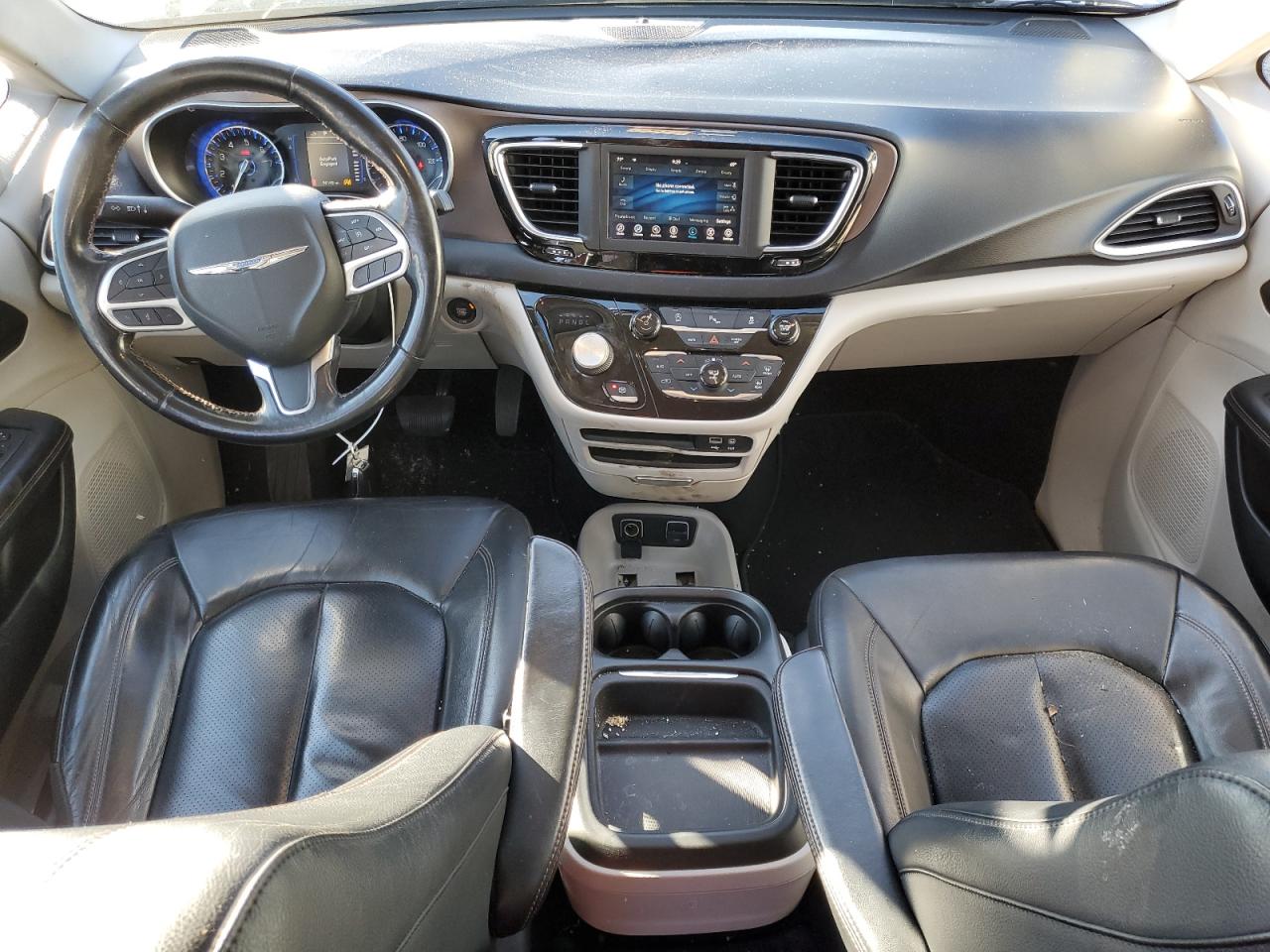 2019 Chrysler Pacifica - Image 8