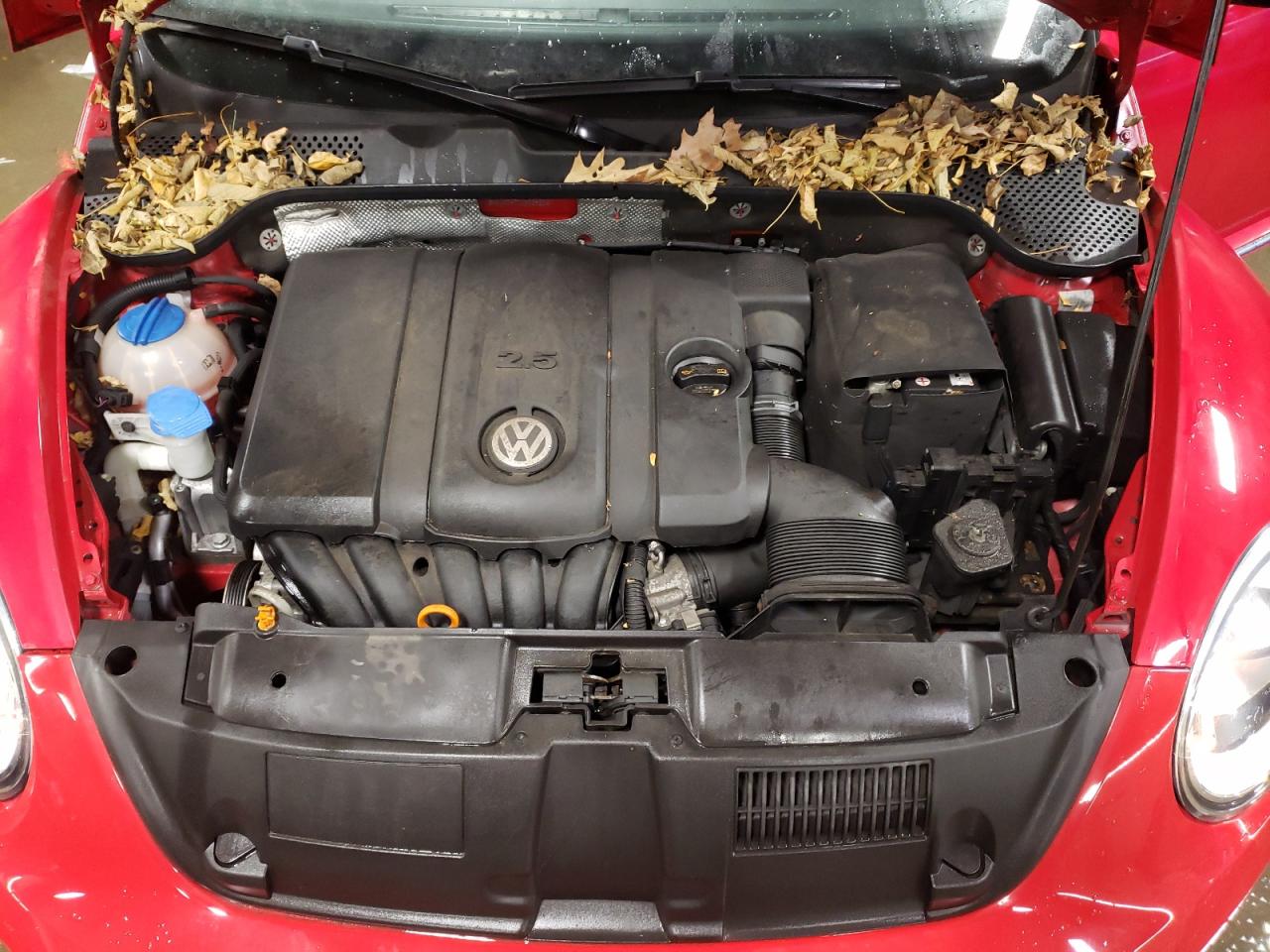 2013 Volkswagen Beetle - Image 11