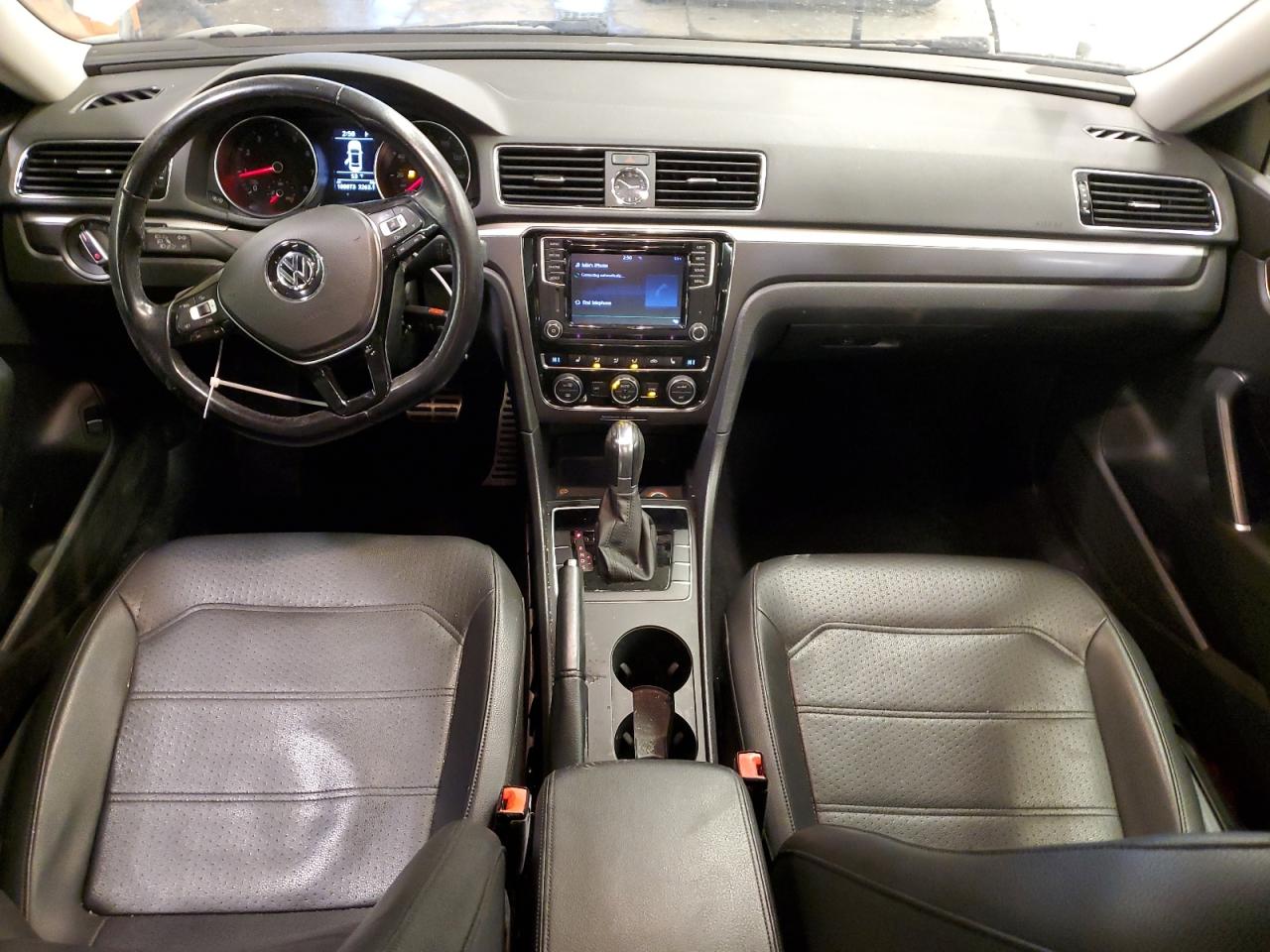 2017 Volkswagen Passat - Image 8