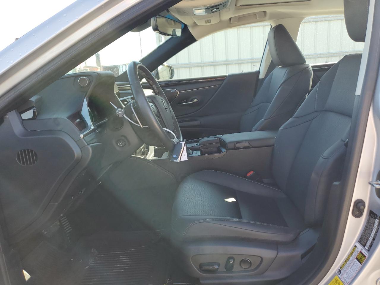 2021 Lexus ES - Image 7