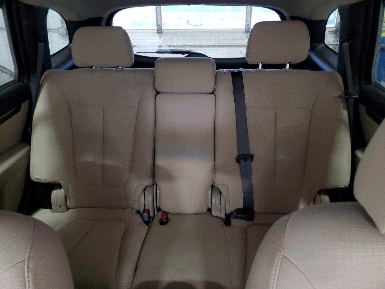 2010 Hyundai Santa Fe - Image 10