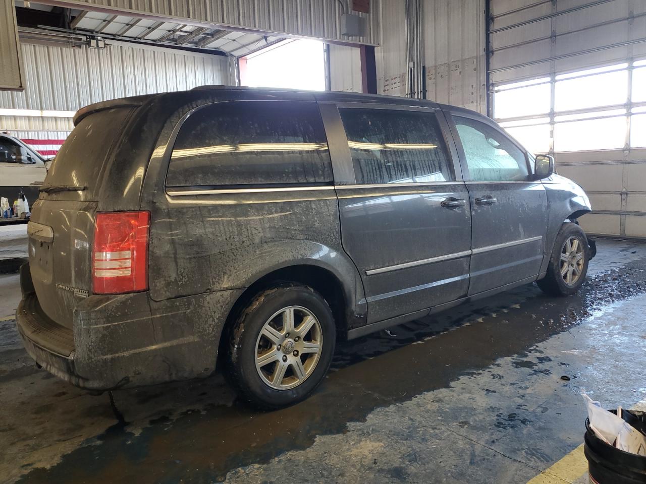2010 Chrysler Town & Country - Image 3