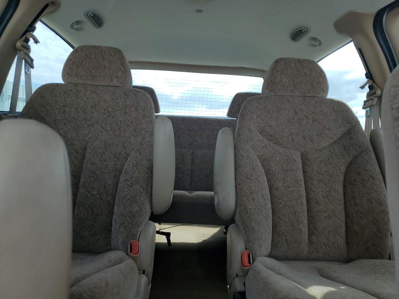 1999 Dodge Caravan - Image 10