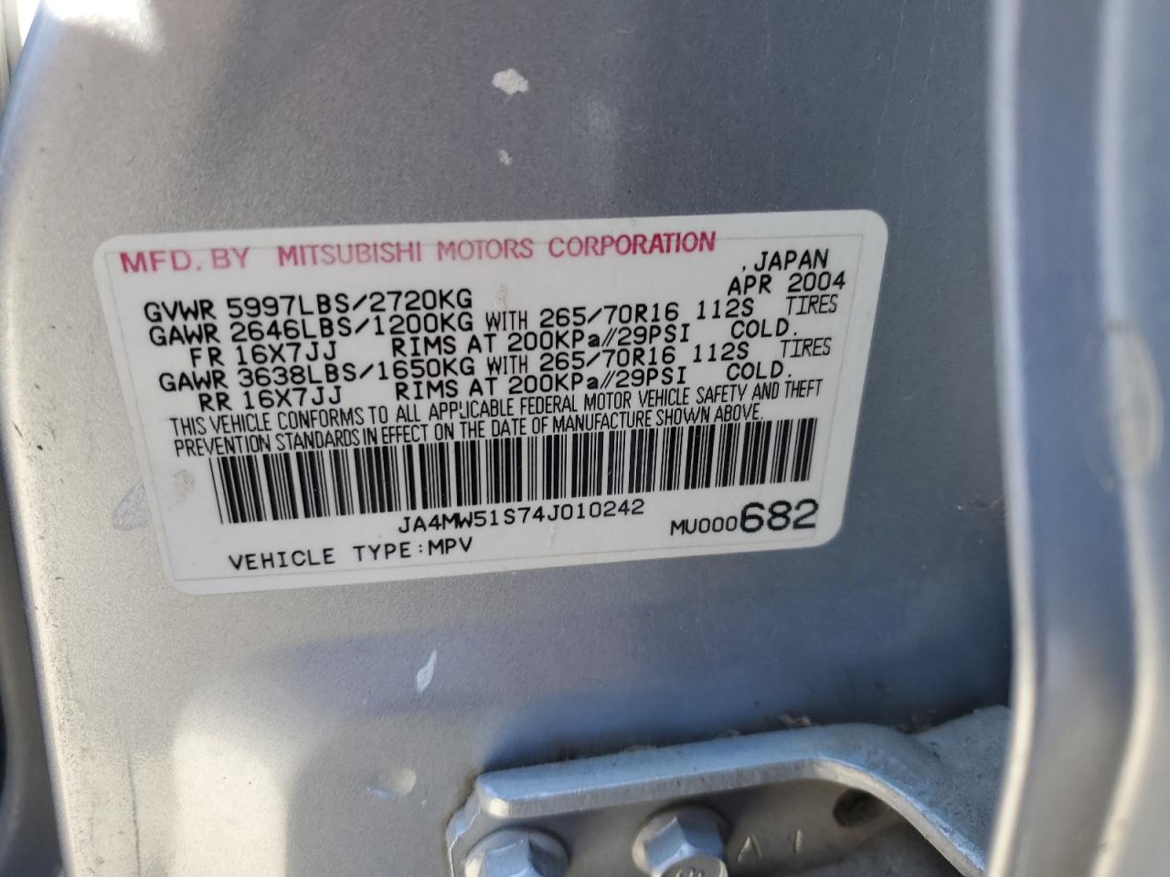 2004 Mitsubishi Montero - Image 15