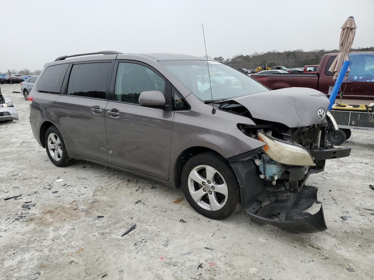 2011 Toyota Sienna - Image 4