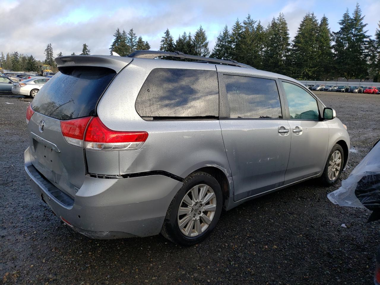 2012 Toyota Sienna - Image 3