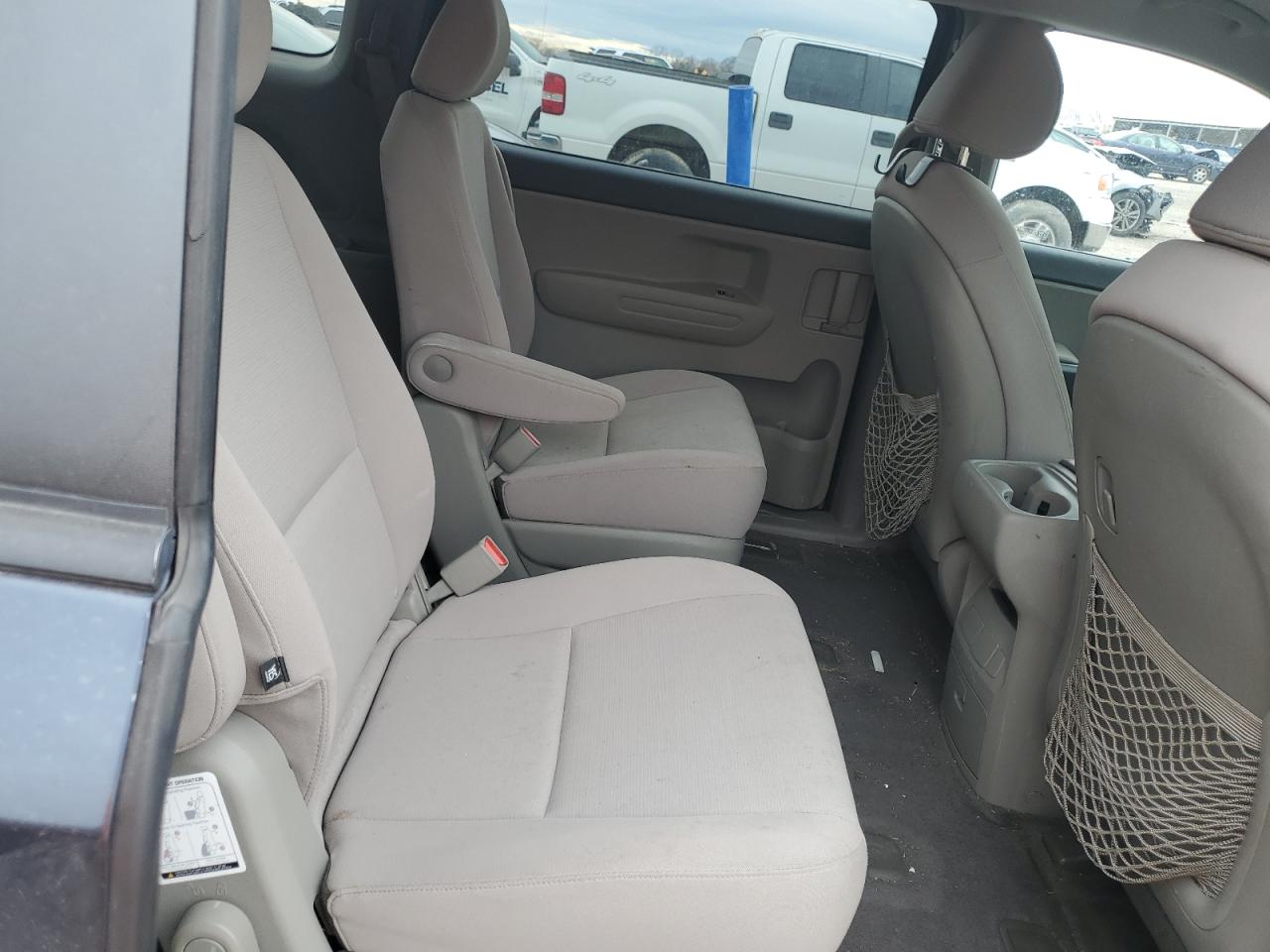 2015 Kia Sedona - Image 11