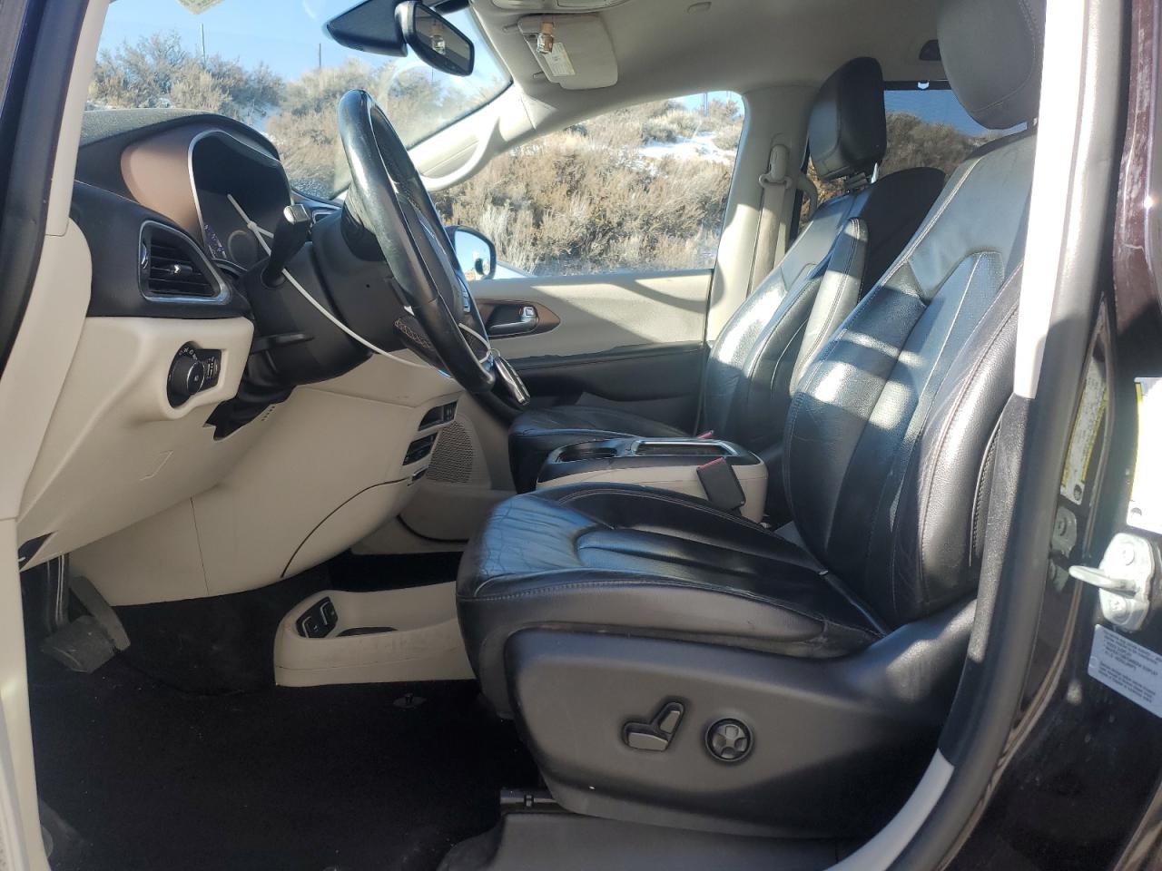2017 Chrysler Pacifica - Image 7