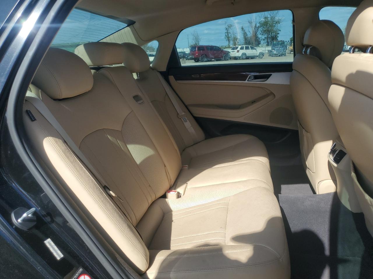 2015 Hyundai Genesis - Image 10