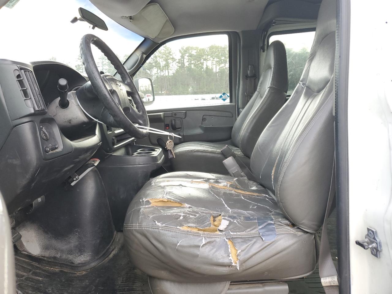 2004 Chevrolet Express - Image 7