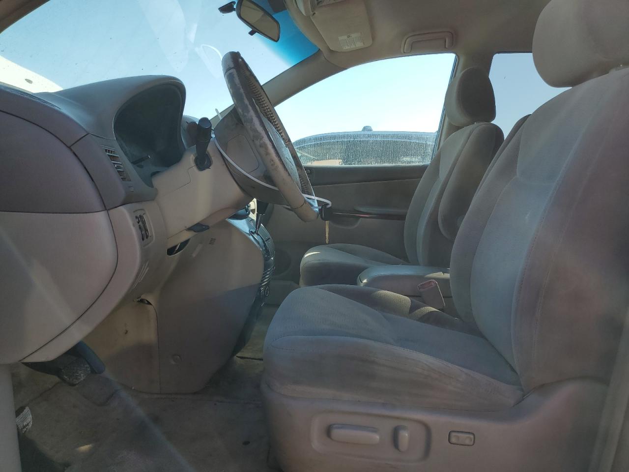 2005 Toyota Sienna - Image 7