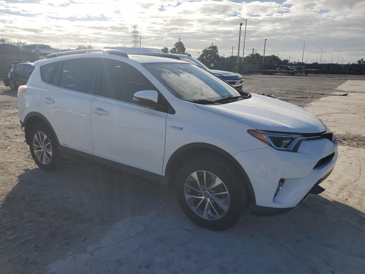 2018 Toyota RAV 4 - Image 4