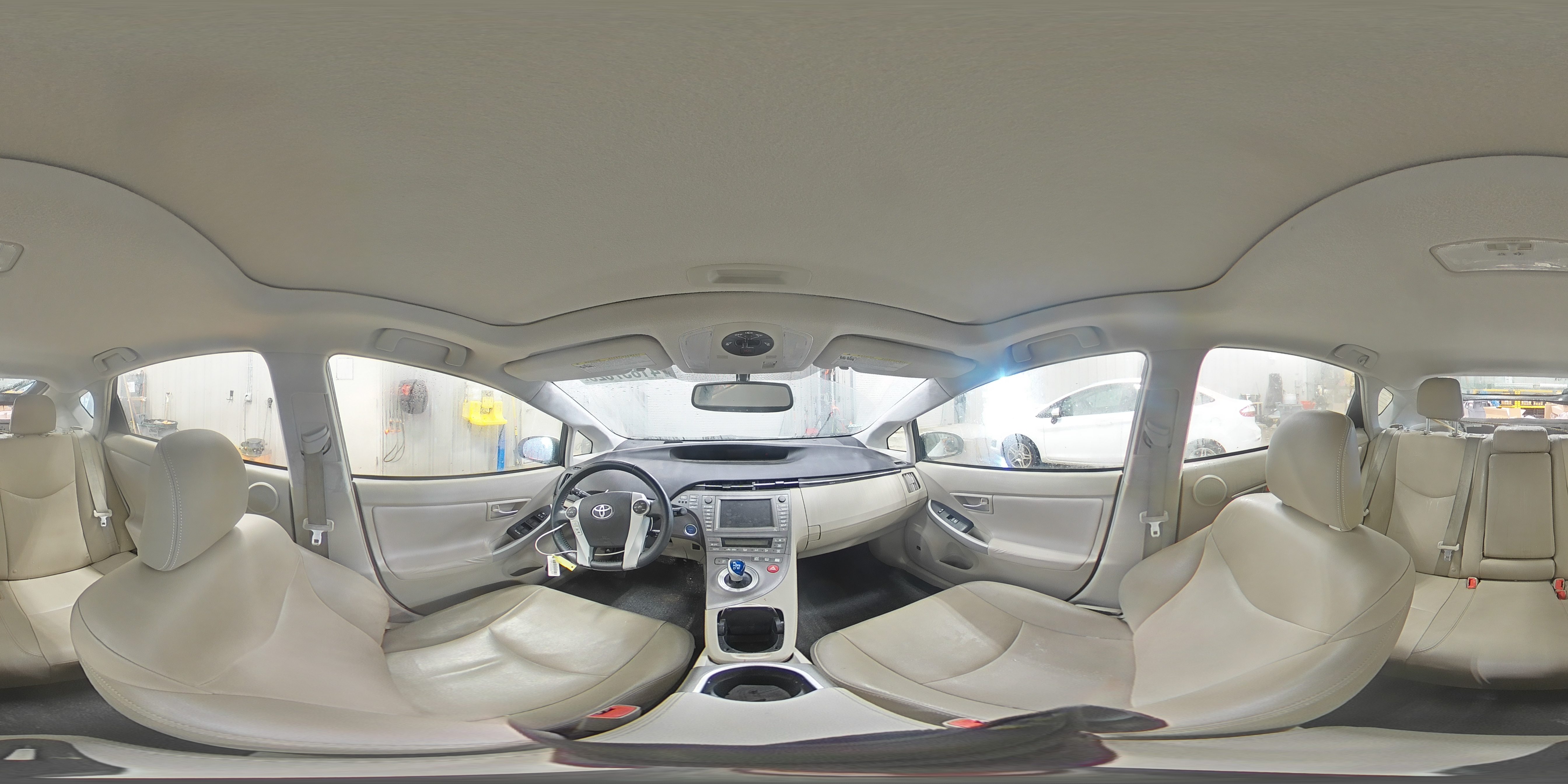 2012 Toyota Prius - Image 15