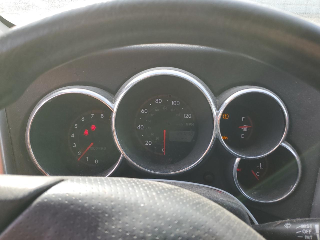 2008 Pontiac Vibe - Image 9