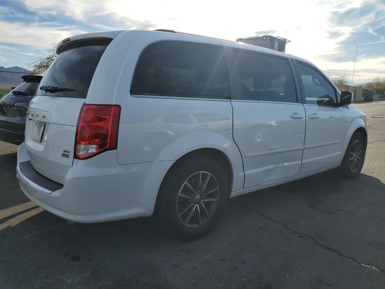 2017 Dodge Caravan - Image 3