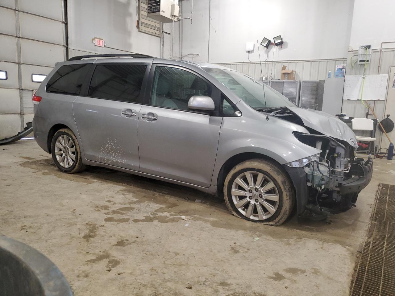 2014 Toyota Sienna - Image 4