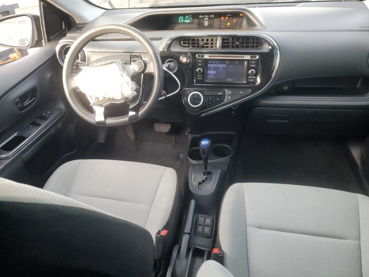 2018 Toyota Prius - Image 8