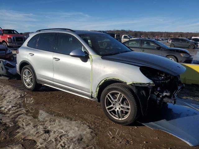  PORSCHE CAYENNE 2016 Серебристый