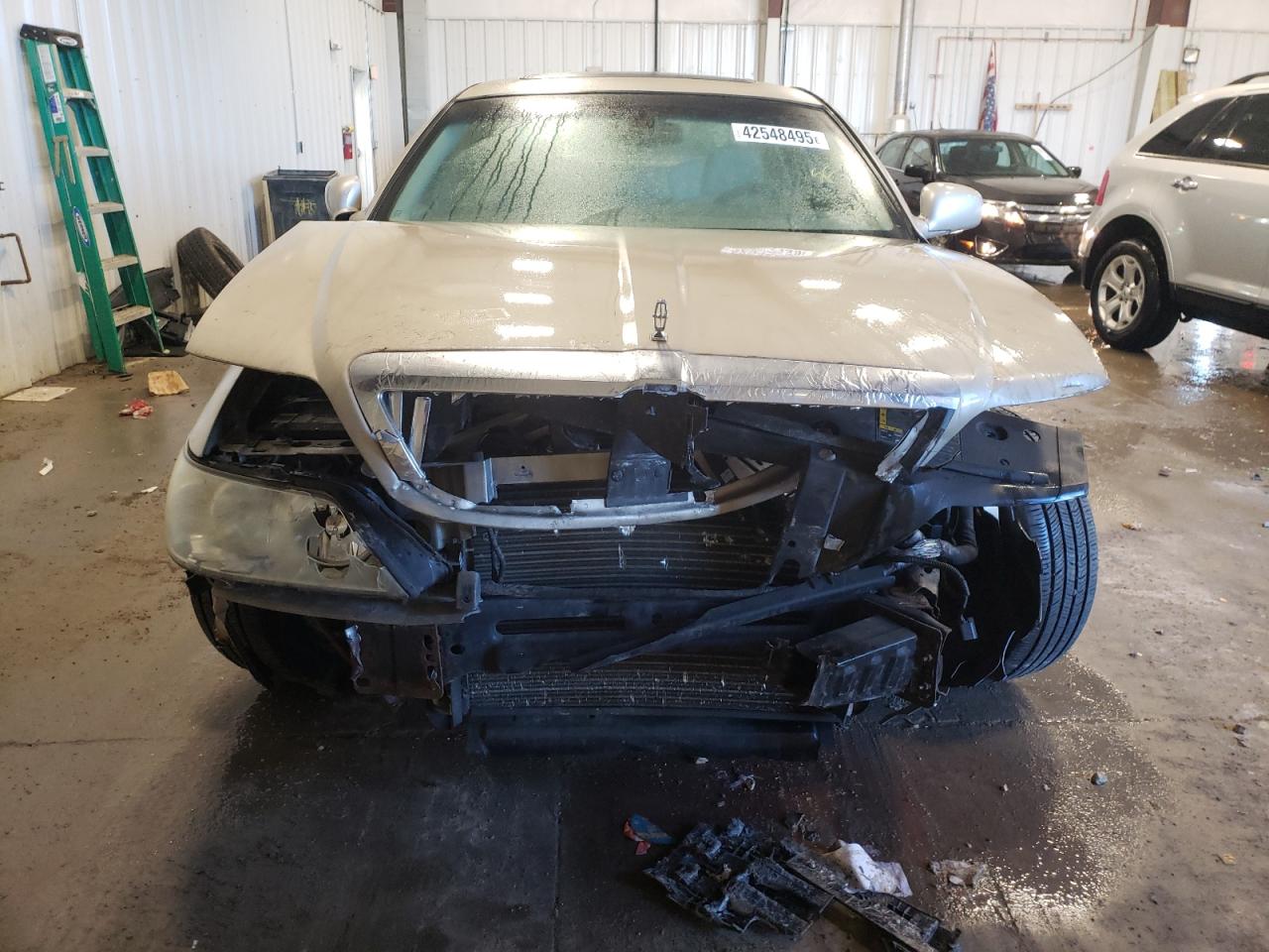 2005 Lincoln Town Car - Image 5