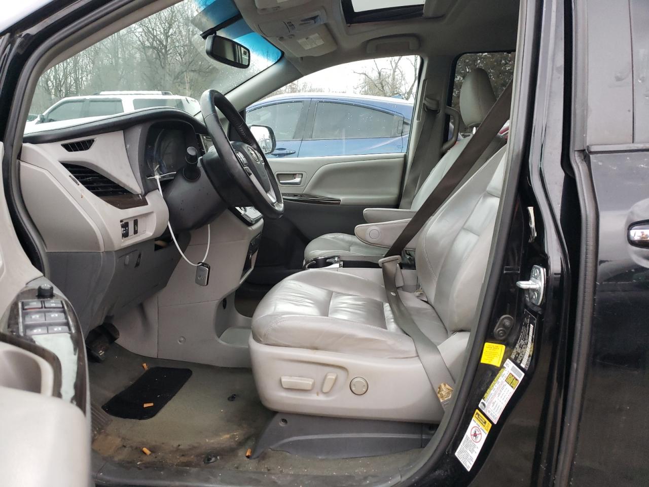 2016 Toyota Sienna - Image 7