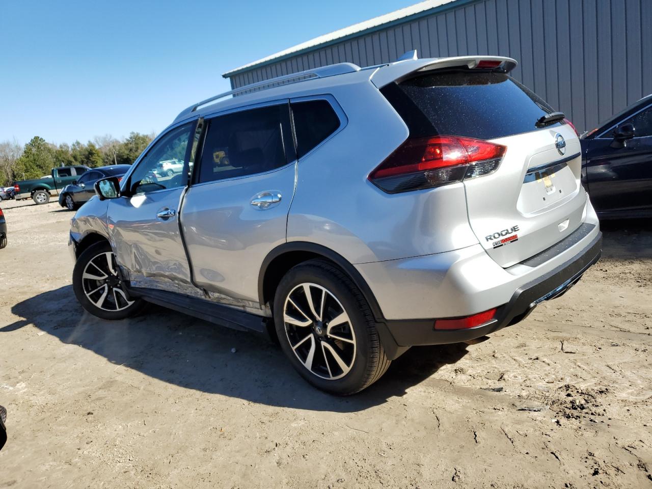 2018 Nissan Rogue - Image 2