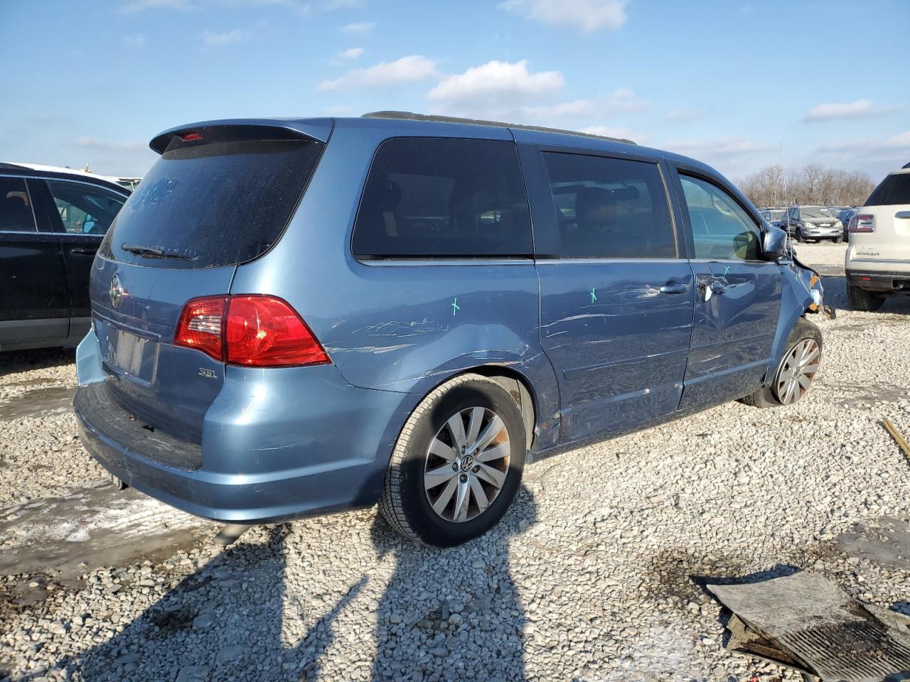 2012 Volkswagen Routan - Image 3