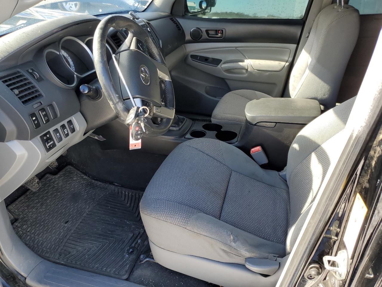 2015 Toyota Tacoma - Image 7