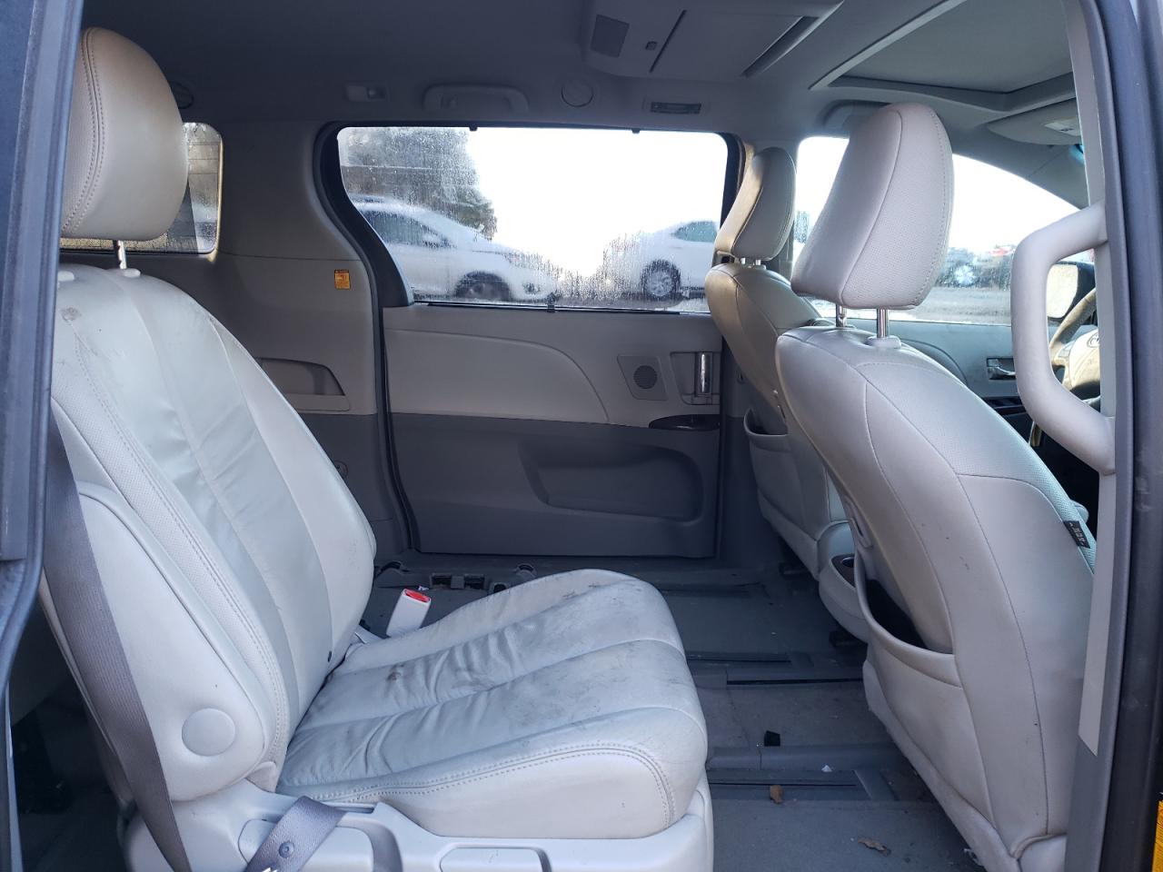2012 Toyota Sienna - Image 12