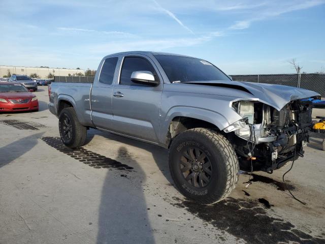 TOYOTA TACOMA 2018 Серебристый