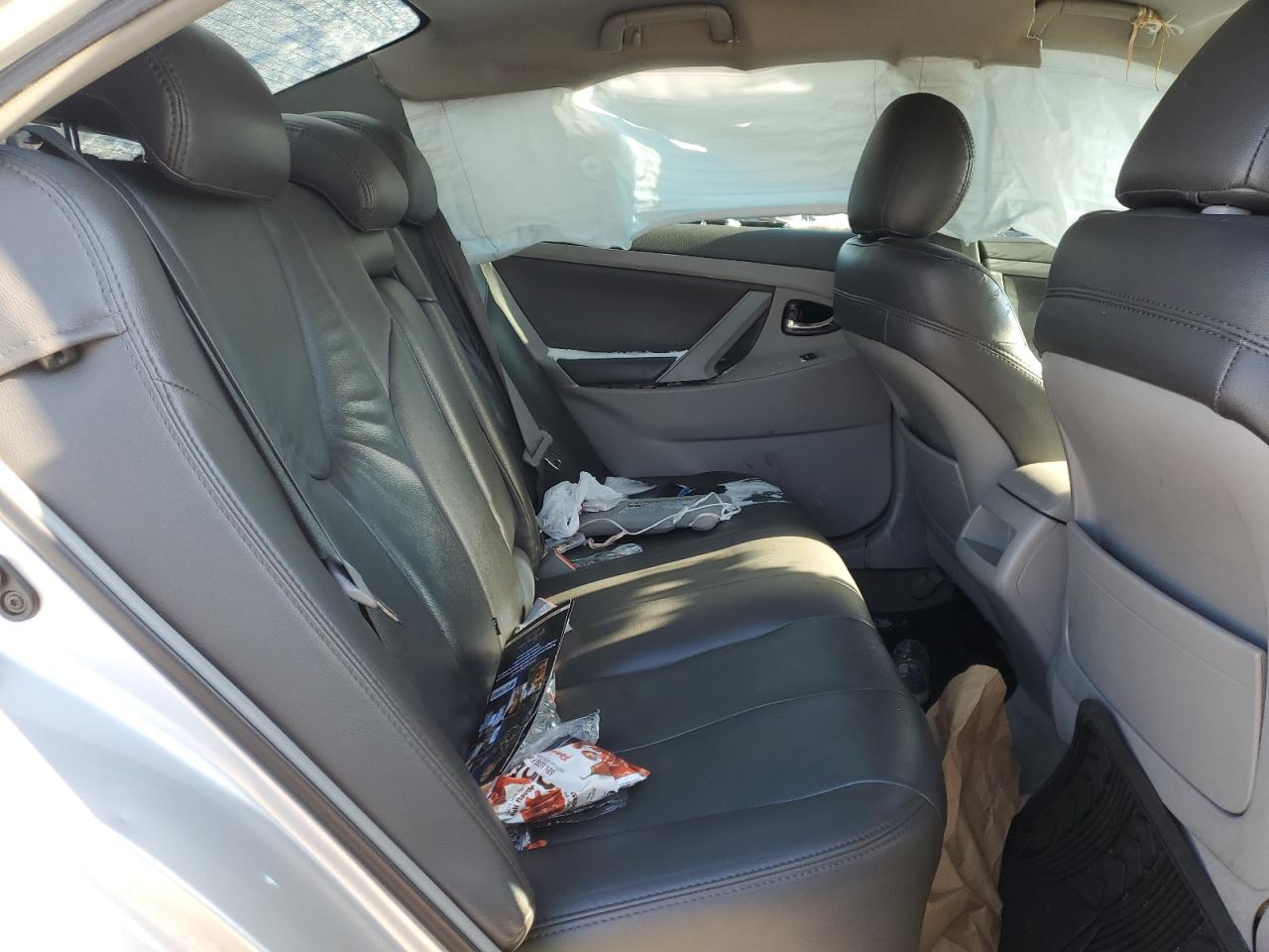 2011 Toyota Camry - Image 10