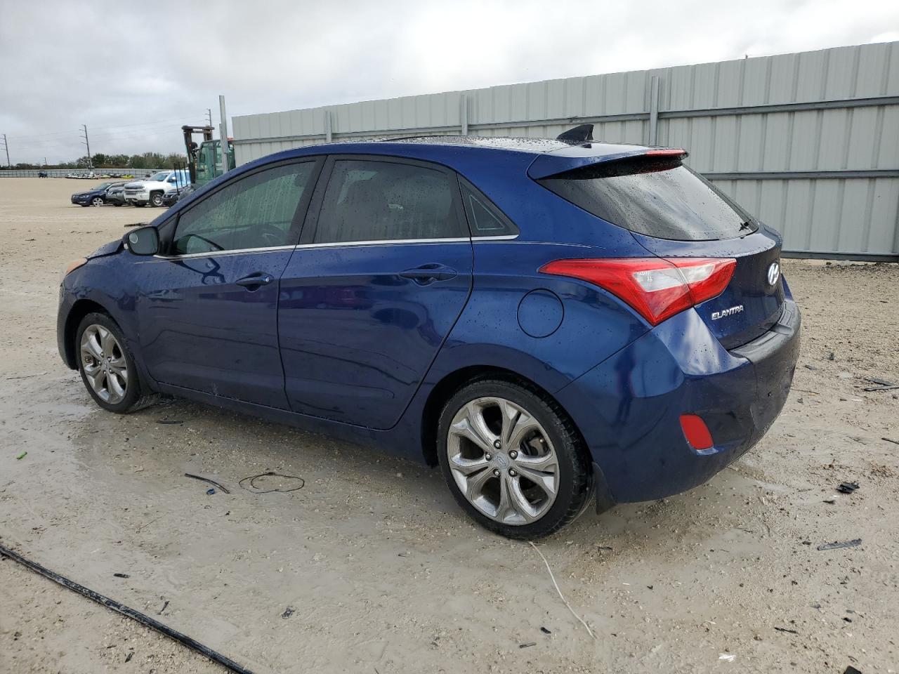2013 Hyundai Elantra - Image 2