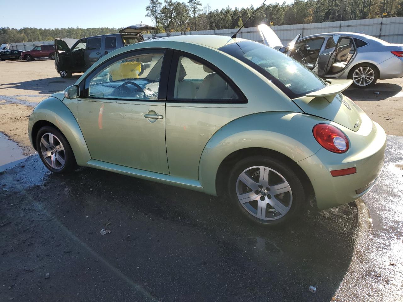 2006 Volkswagen Beetle - Image 2