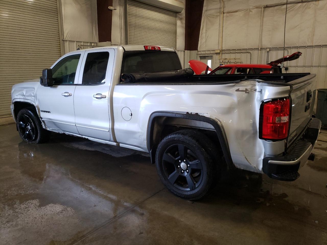 2015 GMC Sierra - Image 2