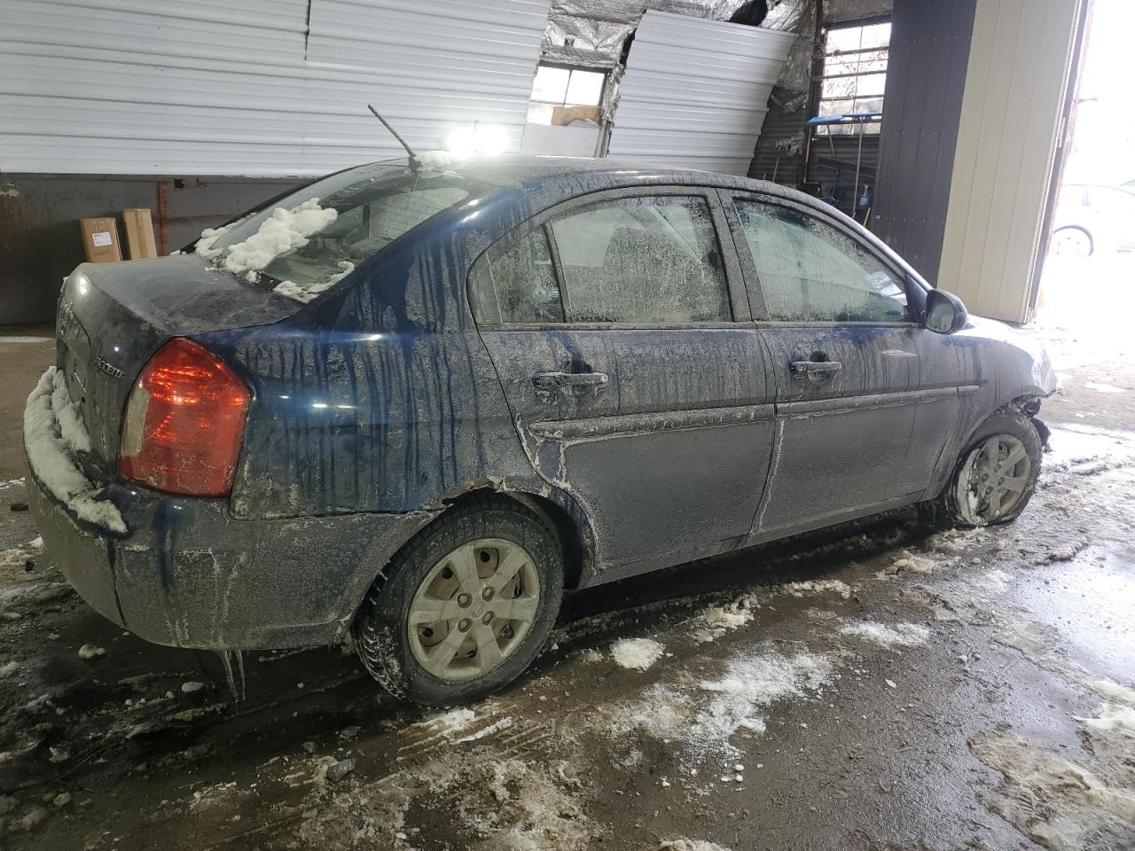 2010 Hyundai Accent - Image 3