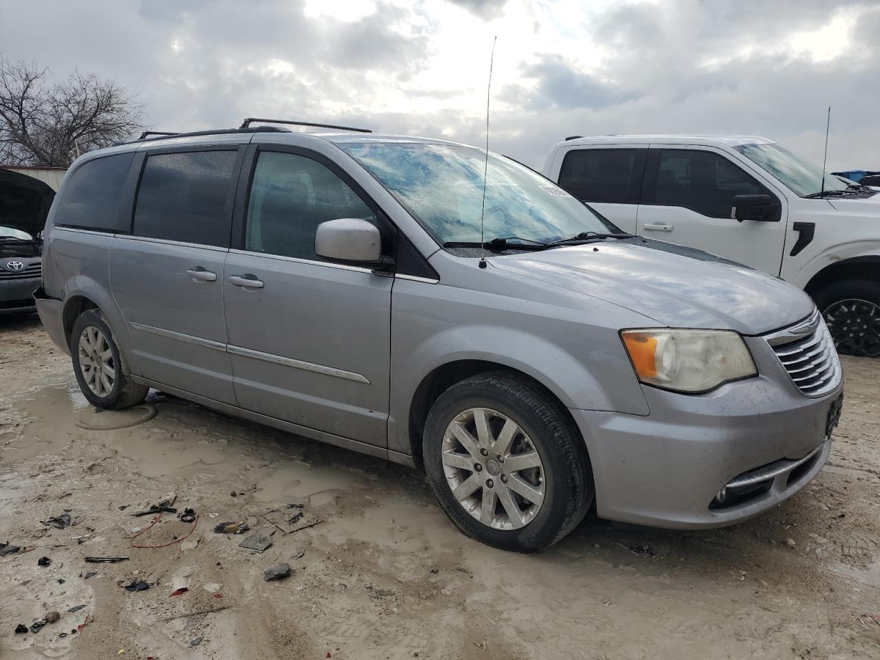 2014 Chrysler Town & Country - Image 4