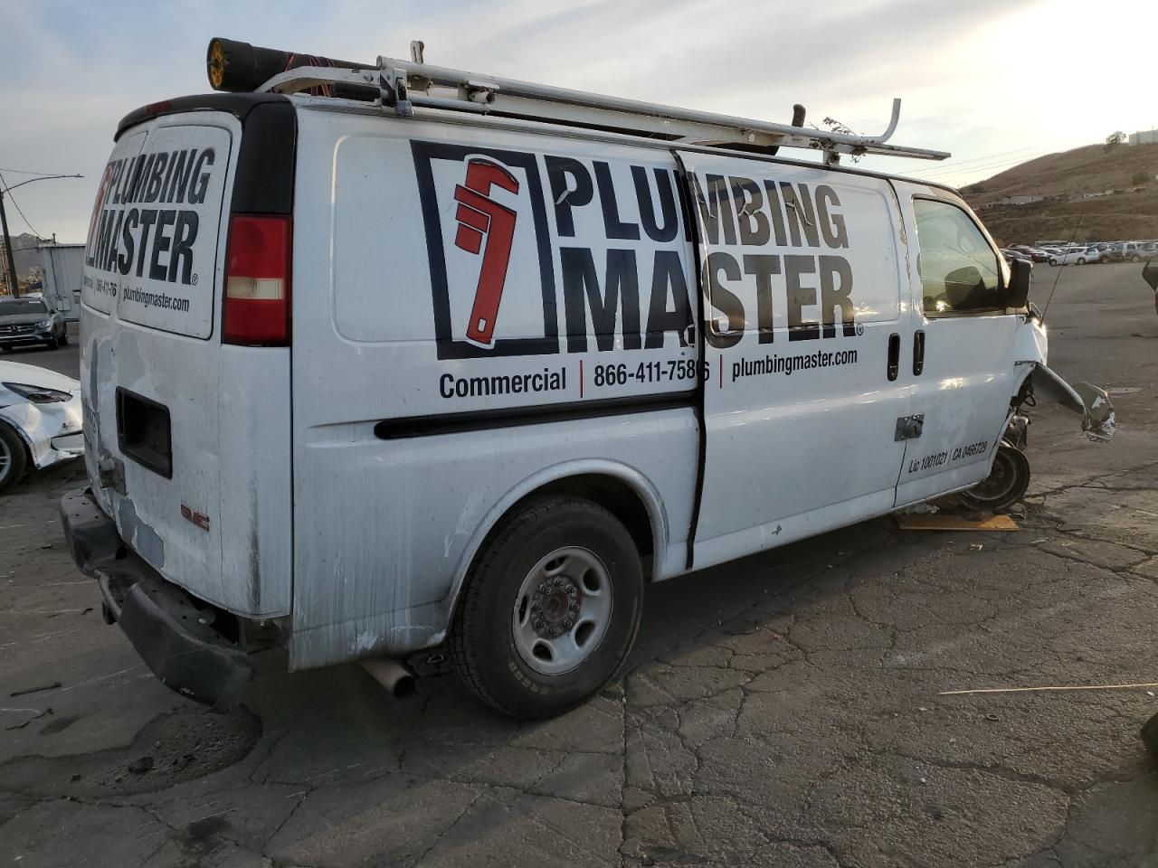2007 GMC Savana - Image 3