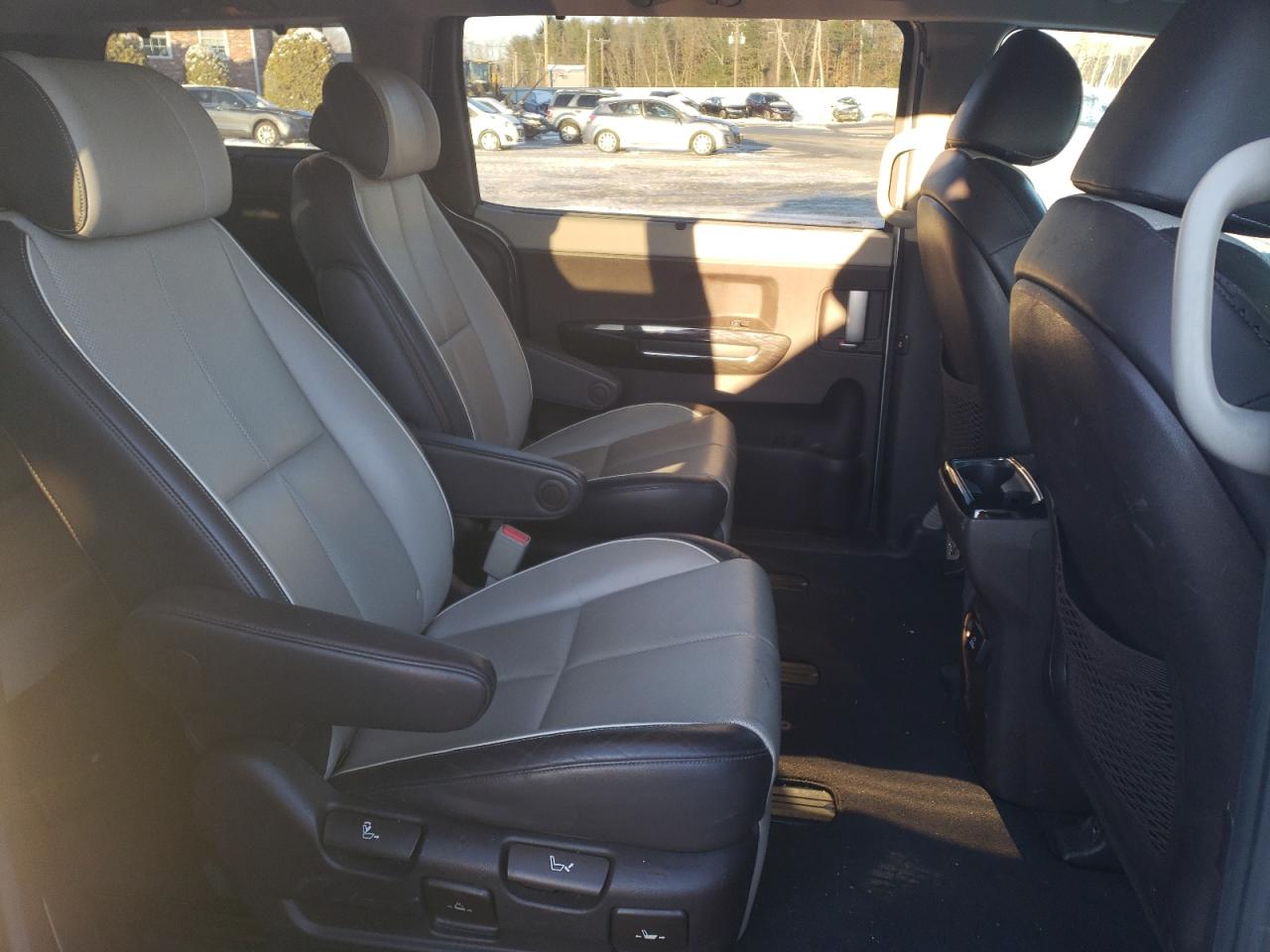 2016 Kia Sedona - Image 11