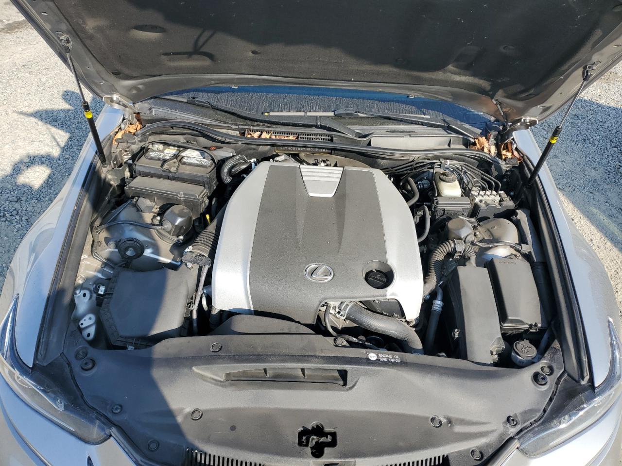 2017 Lexus IS - Image 11