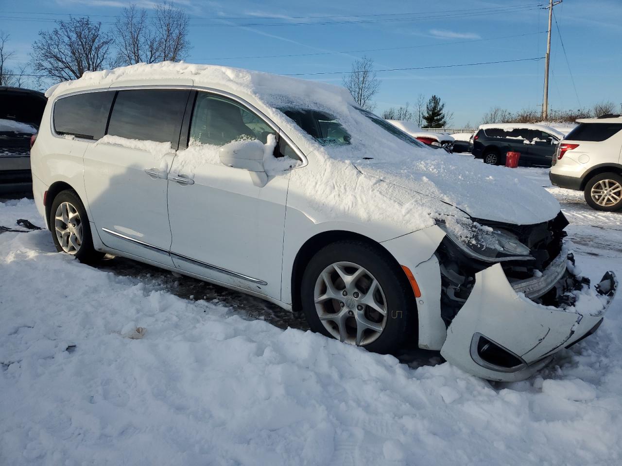 2017 Chrysler Pacifica - Image 4