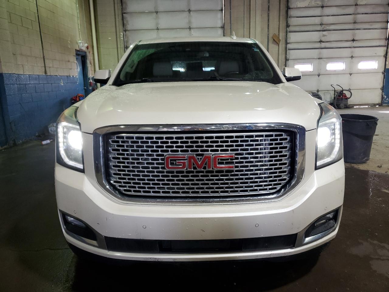 2015 GMC Yukon - Image 5